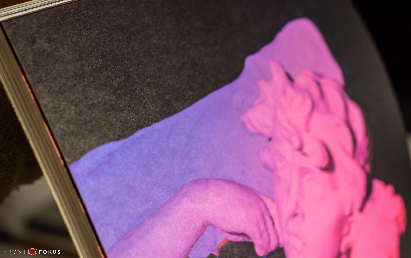 Dunkle/schwarze Bildbereiche scheckig, andere Bereiche unauffällig und toll aufgelöst - I