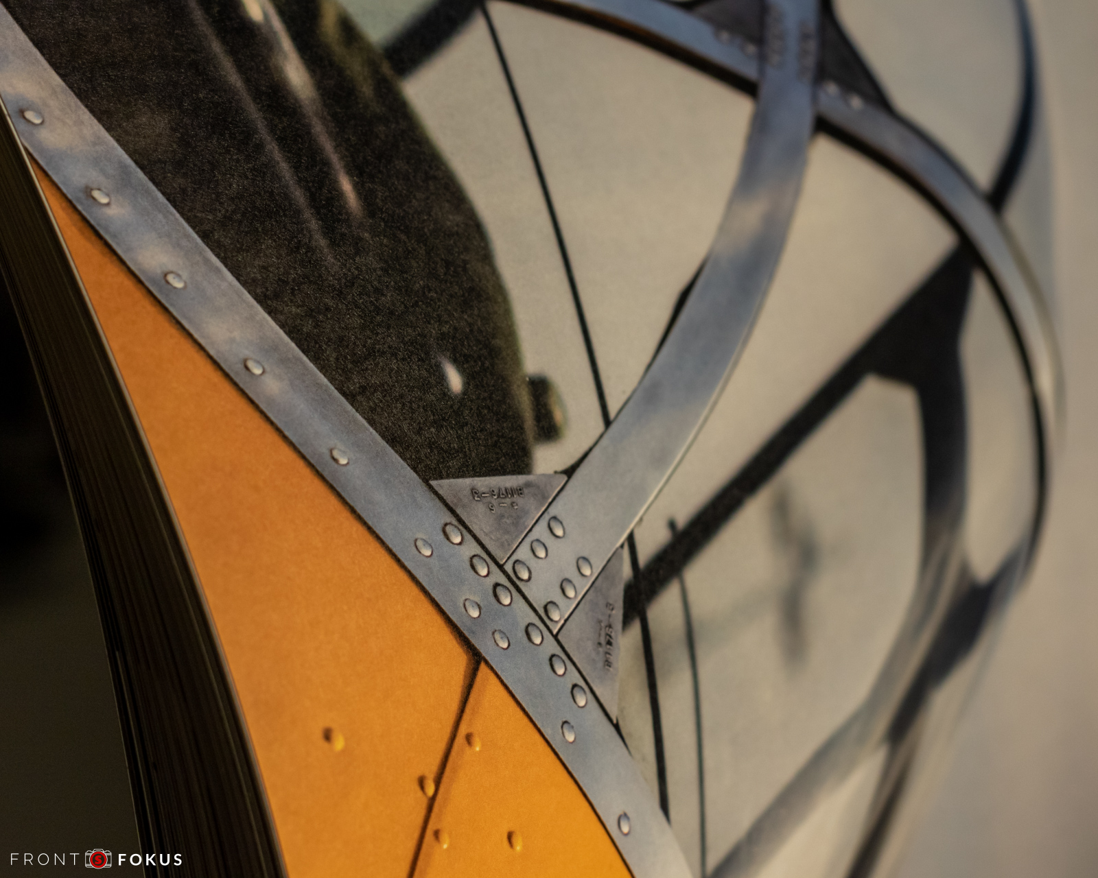 Dunkle/schwarze Bildbereiche scheckig, andere Bereiche unauffällig und toll aufgelöst - II