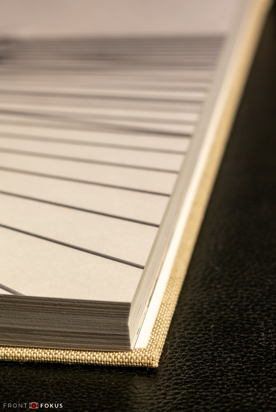 Bindung (an kurzer Seite) kann Innenseiten nicht komplett gerade zwischen Deckeln halten